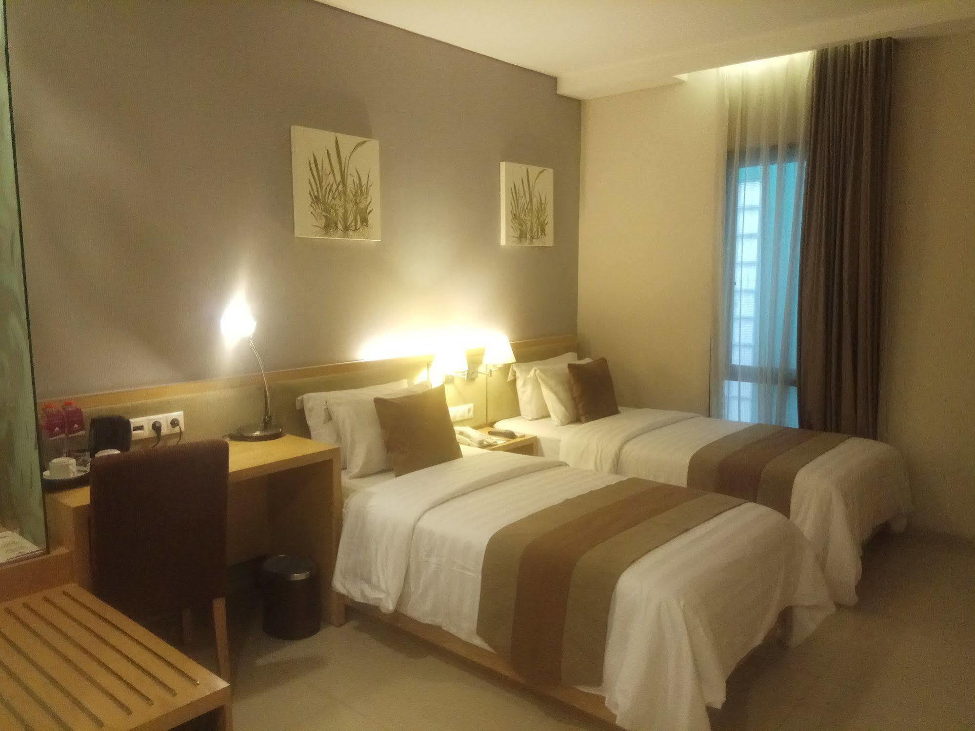 Hotel Anggrek Gandasari Bandung Exterior photo