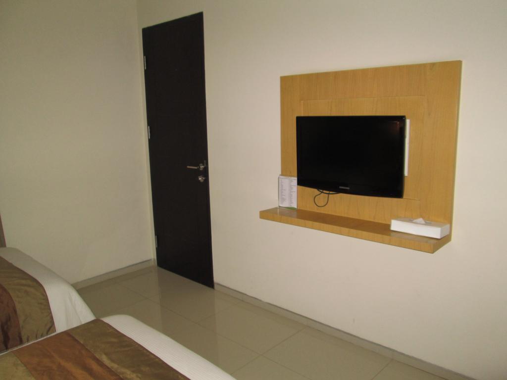 Hotel Anggrek Gandasari Bandung Exterior photo